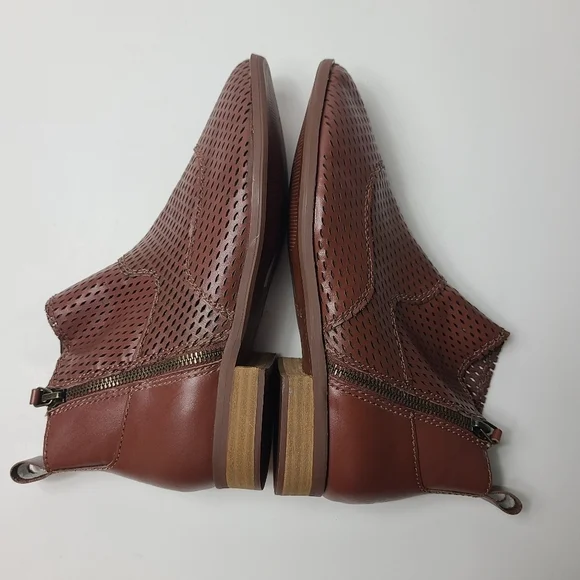NEW KELSI DAGGER alaska perforated ankle booties - Picture 4 of 8